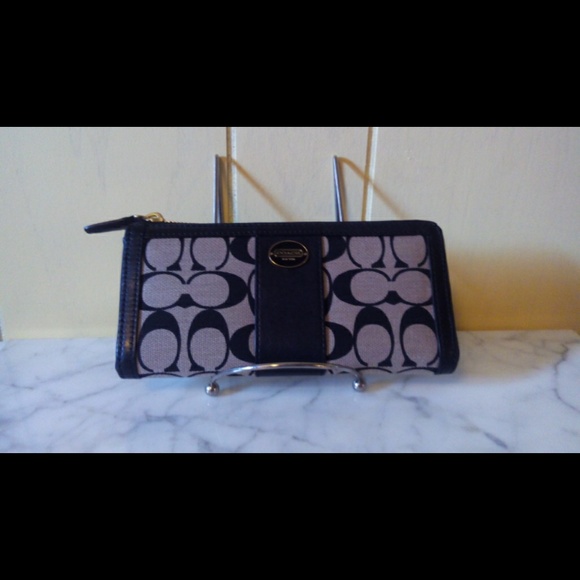 TRADE for @currie New Coach Wallet
