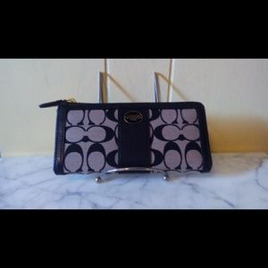 TRADE for @currie New Coach Wallet