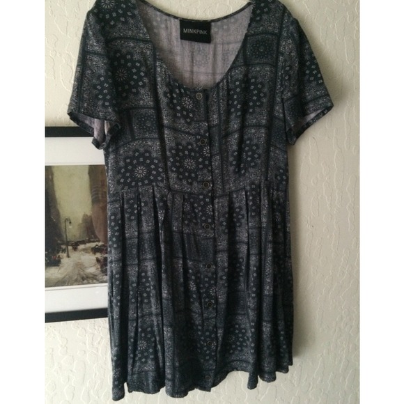 MINKPINK Gray Patterned Babydoll Dress!