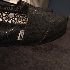 BLACK SPARKLY TOMS