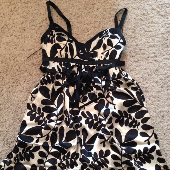 Maggy London 100% silk dress