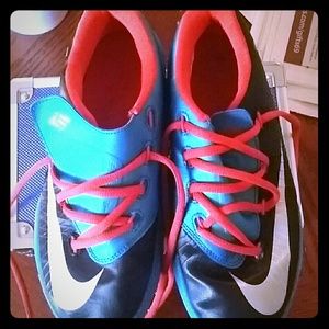 Orange and blue kd's
