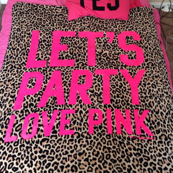Let's party LOVE PINK!!!