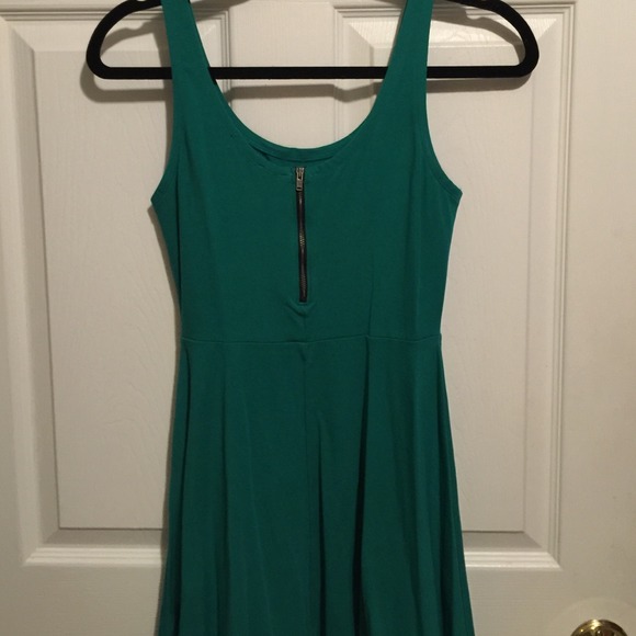 Express Dress - Picture 3 of 4