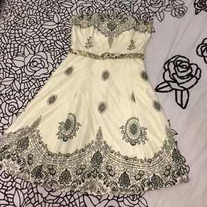 Adorable White House Black Market a line dress.