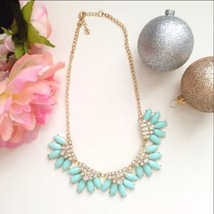 Light blue petals Rhinestone Statement Necklace