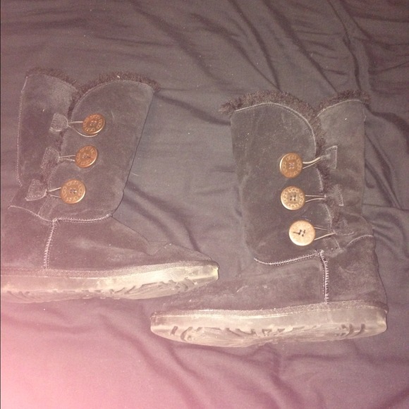 Black Uggs
