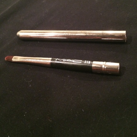 MAC #316 Lip Brush