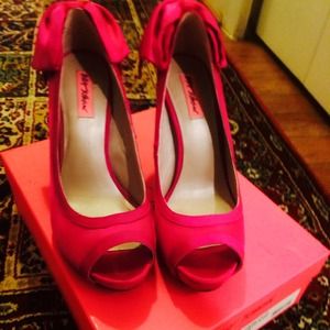 Fushia bow heels