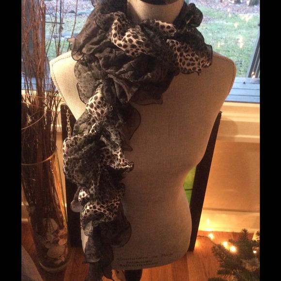 Brand new black/grey scarf