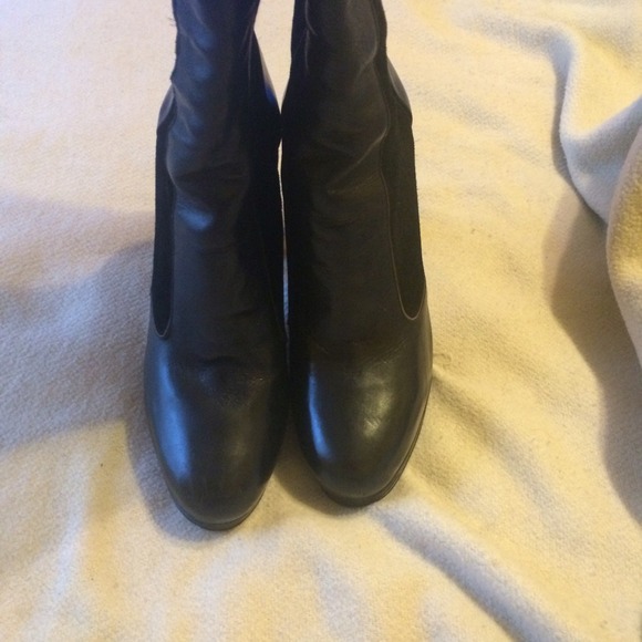 BCBG MaxAzria leather/suede boots - Picture 2 of 3