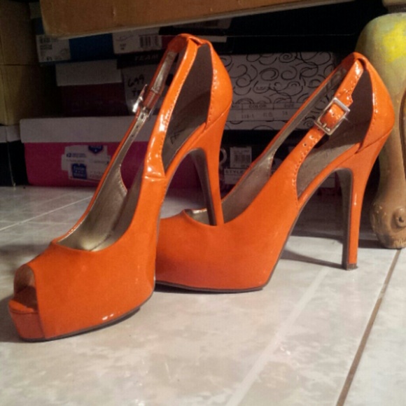 peep toe heels