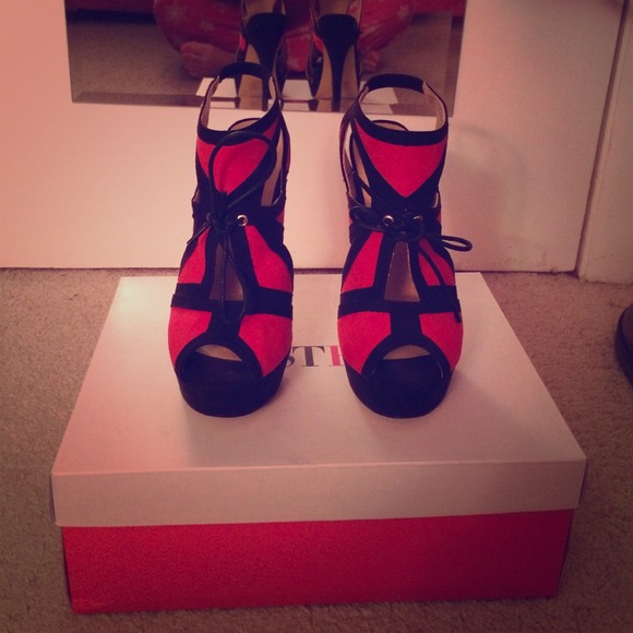 Red faux shoe lace pumps: Just Fab