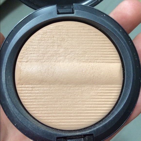Mac sculpting powder