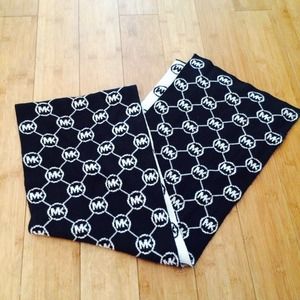 Michael Kors Scarf reversible