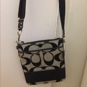 New authentic coach signature crossbody