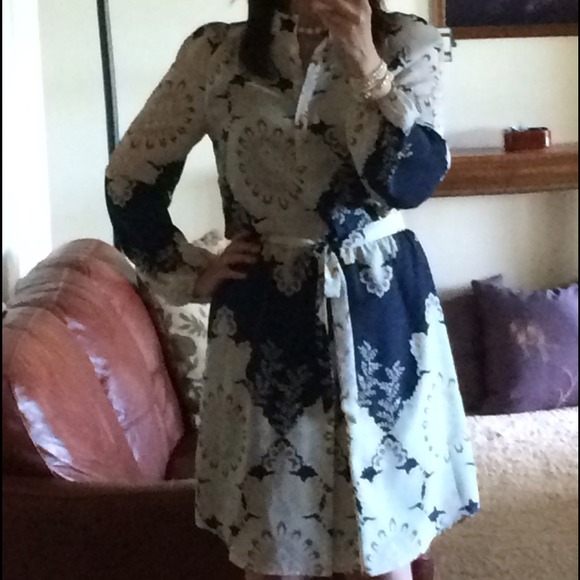 SALE!!!  Vince Camuto Navy & Ivory Print Dress