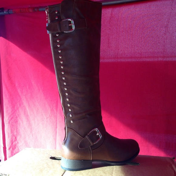 BRAND NEW studded brown zipper boot!