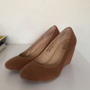 TRADED-Camel Wedges