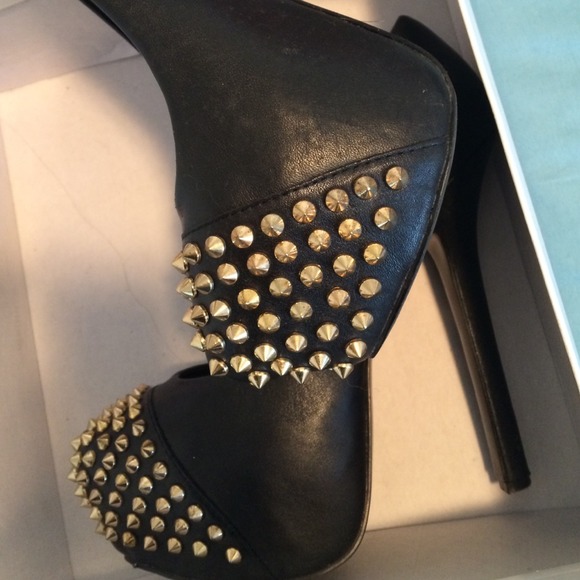 Steve Madden close toe heels - Picture 2 of 4