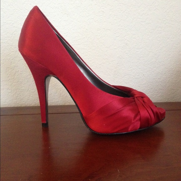 ⭐️⭐️last chance⭐️⭐️like New SEXY Steve Madden heel