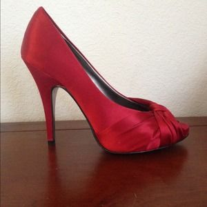 ⭐️⭐️last chance⭐️⭐️like New SEXY Steve Madden heel