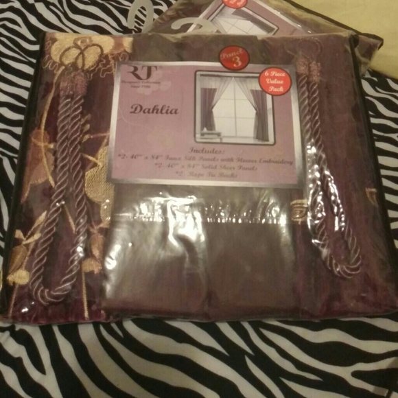 Curtains - Picture 2 of 2