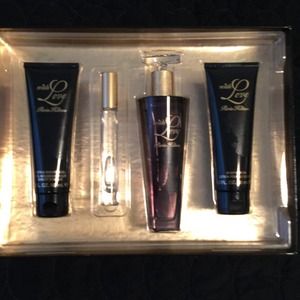 Paris Hilton with love gift set