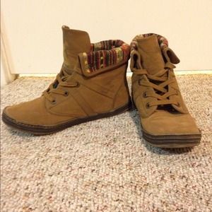 Ankle Cuffed Tribal Pattern Boots