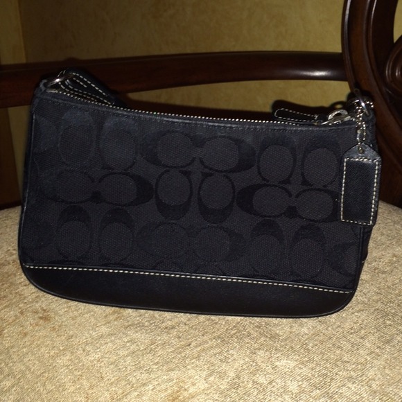 Signature coach bag - Picture 2 of 3