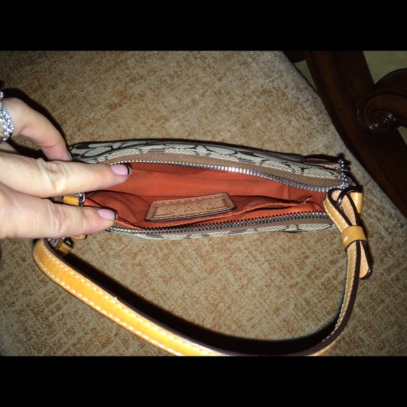 Signature Coach bag - Picture 3 of 3