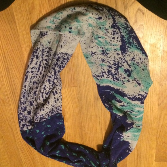 INFINITY SCARF - Picture 3 of 3