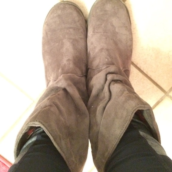 Grey suede Roxy lace up boots size 7.5