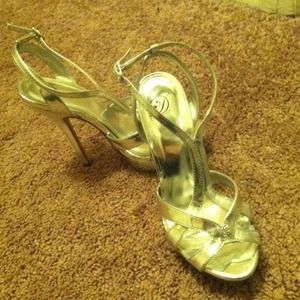 Size 7 Derek heart heels. Silver good condition