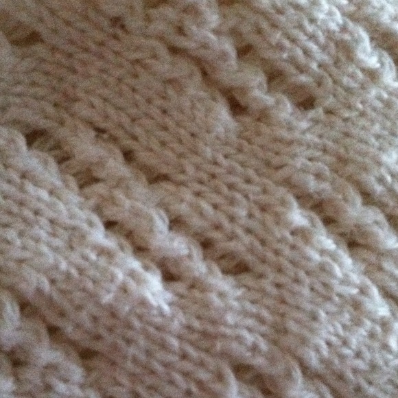 Brandy Melville crop sweater - Picture 3 of 3