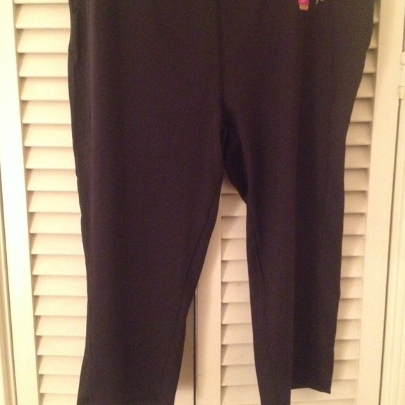 Black capri XL (16-18)