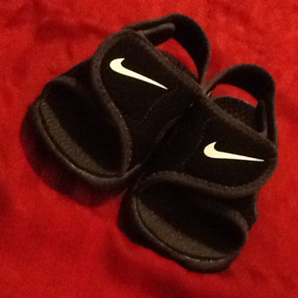 Sandals - Picture 1 of 3