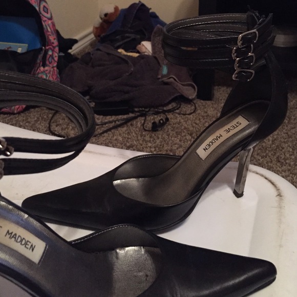 Steve Madden Black Leather pointy toe heels 2.5 in - Picture 2 of 4