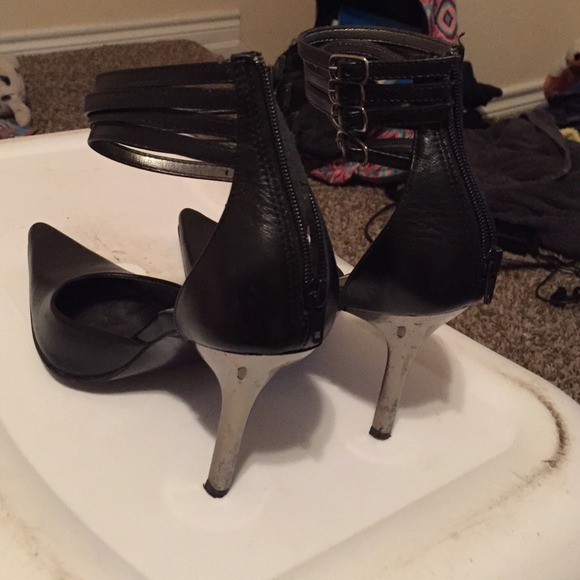 Steve Madden Black Leather pointy toe heels 2.5 in - Picture 3 of 4