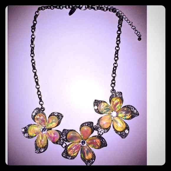 Gorgeous necklace