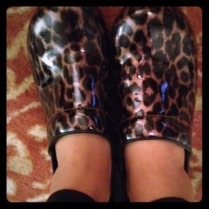 Dansko leopard print shoes, nursing shoes, dansko