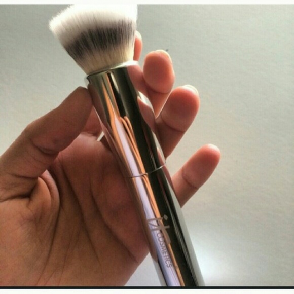 Its Cosmetics Luxe Airbrush Foundation Brush