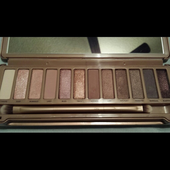 Urban Decay Naked 3 gently used eyeshadow palette
