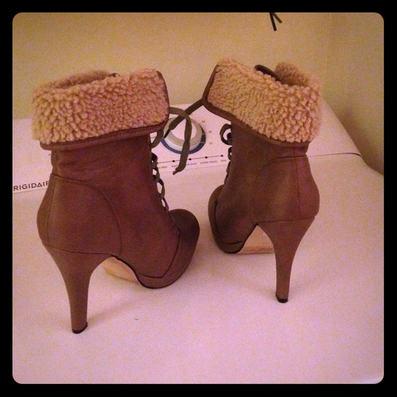 Heels - Picture 1 of 4