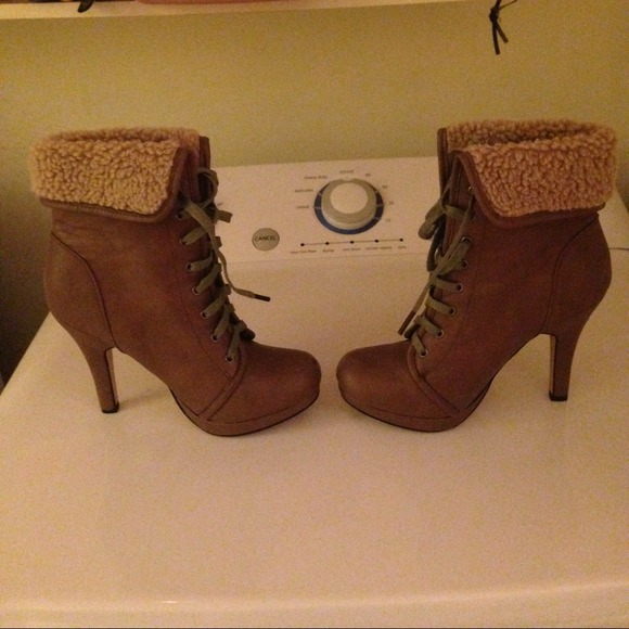 Heels - Picture 3 of 4