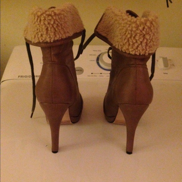 Heels - Picture 4 of 4