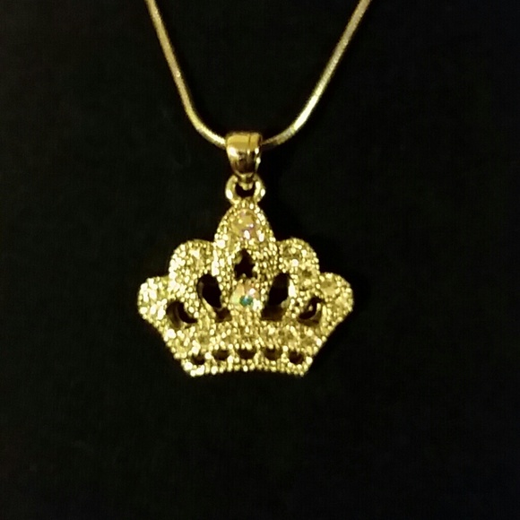 Silver crown necklace