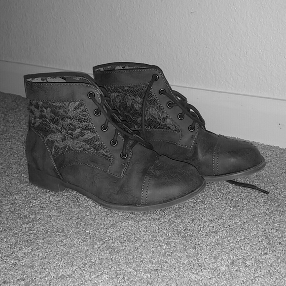 Trade with @monicaque