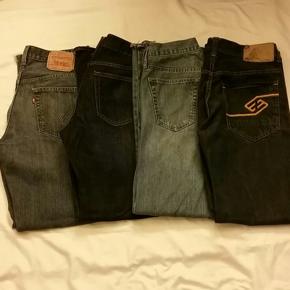 4 Pairs of Men's Jeans!! See details....