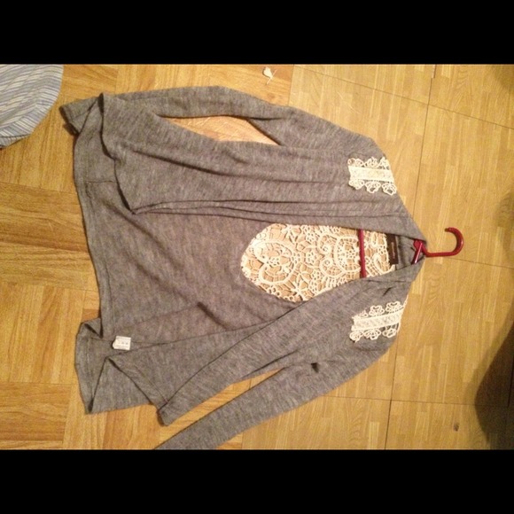 Outerwear - Lacy, wool cardigan and white shirt trade bundle